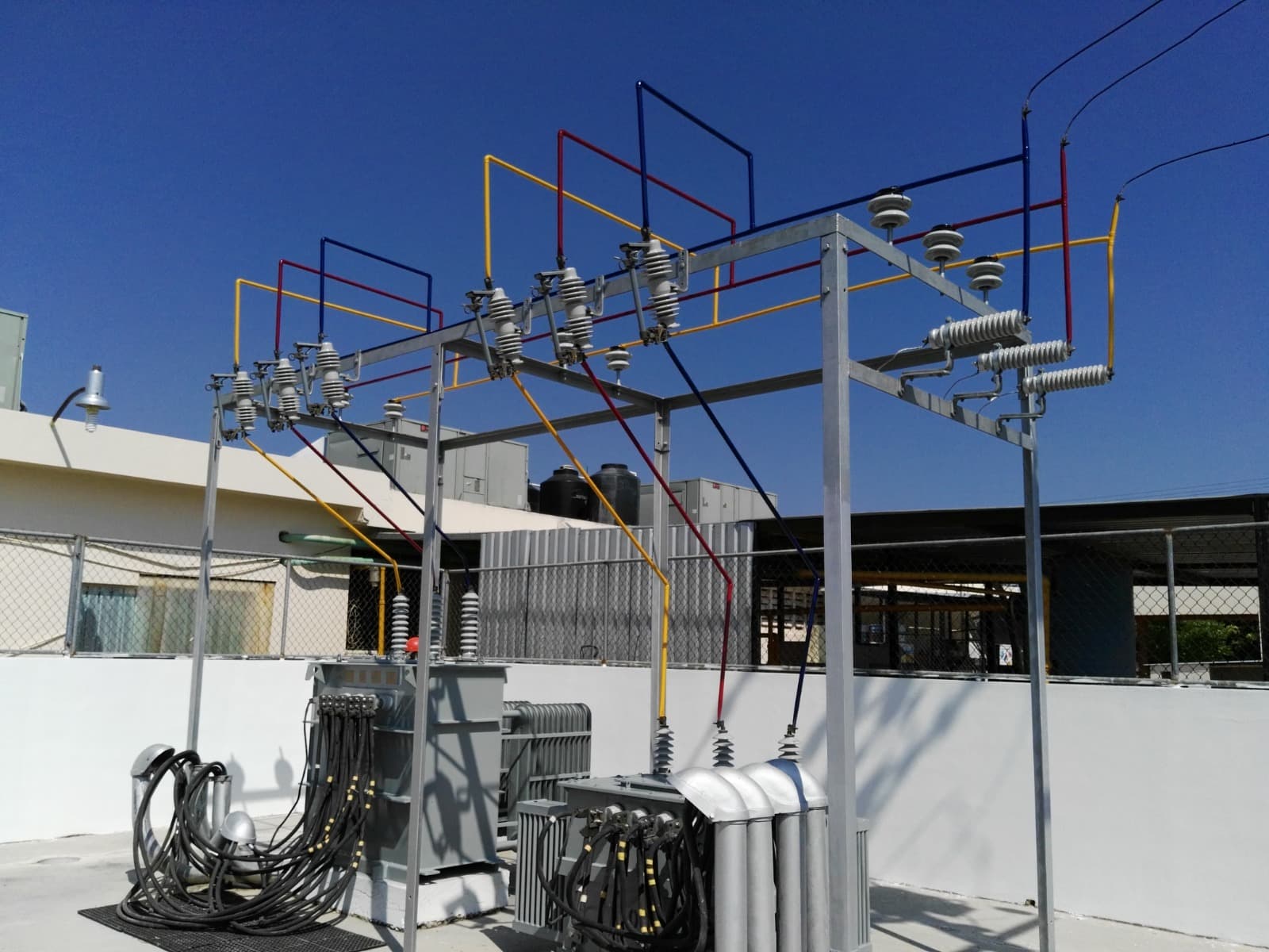 Subestación eléctrica en mantenimiento preventivo y correctivo.